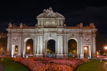 Fototapeta premium Beautiful night view of Puerta de Alcala (Alcala Door) - Madrid, Spain
