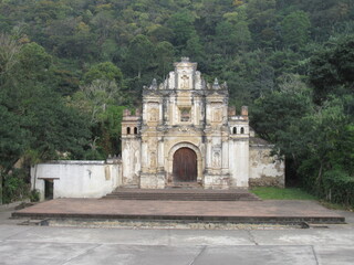 Fototapeta na wymiar Ermita de La Santa Cruz - ANTIGUA GUATEMALA - GUATEMALA