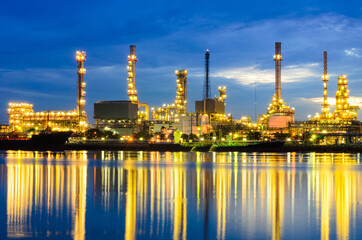 Obraz na płótnie Canvas Oil refinery at twilight Bangkok Thailand