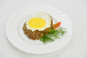 breakfast, egg, food, fried, plate, meal, eggs, white, bread, bacon, yolk, toast, lunch, healthy, yellow, meat, morning, fresh, cooked, dish, isolated, fried egg, snack, sandwich, cholesterol