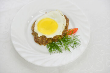 breakfast, egg, food, fried, plate, meal, eggs, white, bread, bacon, yolk, toast, lunch, healthy, yellow, meat, morning, fresh, cooked, dish, isolated, fried egg, snack, sandwich, cholesterol