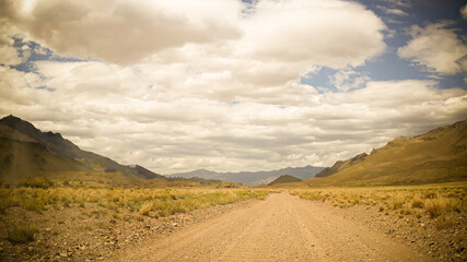 Zona central de la Cordillera de los Andes -  Malargüe - Frontera entre Argentina y Chile camino...