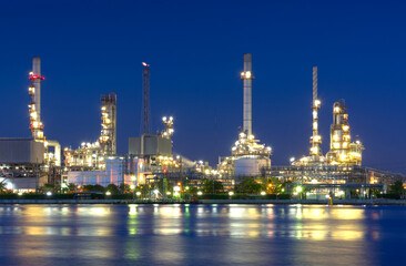 Obraz na płótnie Canvas Oil refinery plant from industry zone