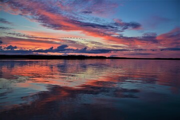 Lake sunset © jholy