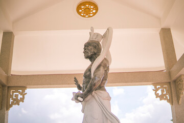 A statue of Thunder God bên trong nghĩa trang in Long Thanh