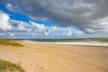 Fototapeta premium Atlantic ocean coastline in oleron island with gorgeous beach ands sky ocean atlantique Ile Oléron france