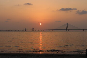 Fototapeta na wymiar Sunset in Mumbai. Shivaji Park Sunset