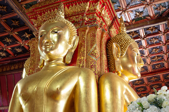 Wat Phumin is one of the most popular temples in Nan province and distinguished itself with the famous wall paintings. one of the motives is the "whisperer“. 