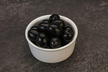 Black olives in the bowl