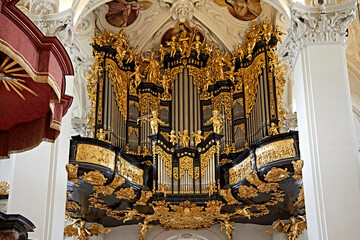 church organ golden ceiling ornaments