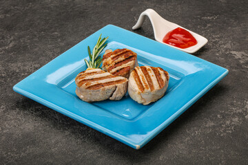 Grilled pork medallion with sauce