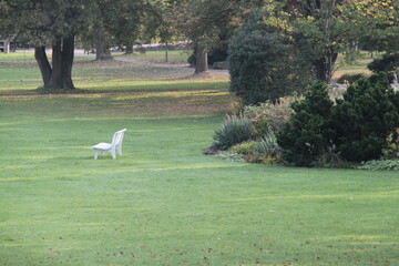 Einsame Bank im Park