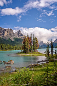 Spirit island in Maligne lake, Jasper National Park, Alberta, Rocky Mountains, Canada © Delphotostock