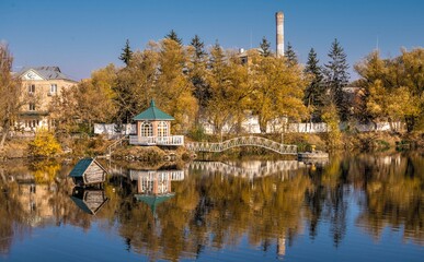 Fototapeta premium Autumn landscape with a lake and yellow trees