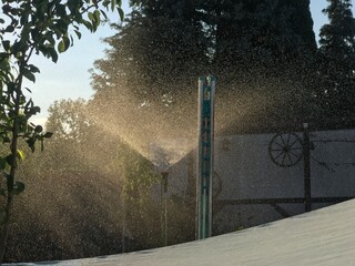 künstliche beregnung gießen garten sprenger 
