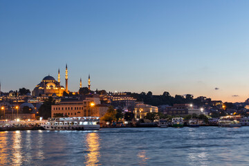 Fototapeta na wymiar Sunset of Golden Horn near Galata Bridge in Istanbul, Turkey