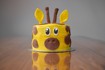 Happy giraffe face birthday cake - 358294570
