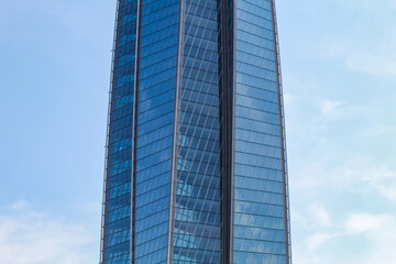 Obraz premium Fragment of the facade of the office building against the blue sky.