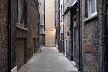 Fototapeta na wymiar narrow street in London town