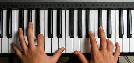 hands playing piano