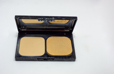 Compact powder for smooth and beautiful makeup