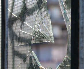 zerstörte Glasscheibe