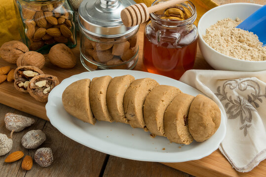 Gofio amasado t&iacute;pico de Canarias e ingredientes