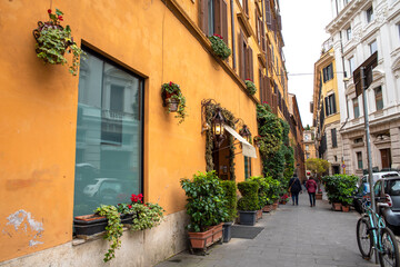 Fototapeta na wymiar old streets of Rome, Italy