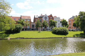 Obraz premium BRUGGE, BELGIUM AUG 12 2017 Lake and houses in the moring, Bruges, Belgium.