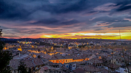 Blick über Sommieres bei Sonnenuntergang, Frankreich
