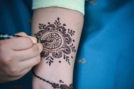 35 Stunning Wedding Henna Designs to Inspire Your Own