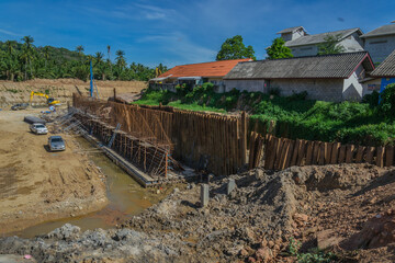 canal  bank  construction
