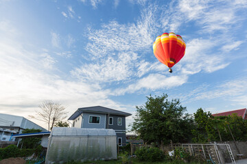 Fototapeta na wymiar hot air balloon in the sky