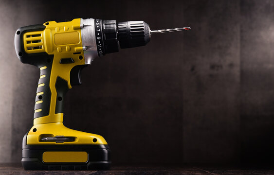 Cordless drill with drill bit working also as screw gun