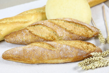 assortiment de pain sur une table