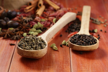 Black and Green Pepper seed_Indian Spice