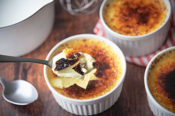 cracking creme brulee caramel  with spoon