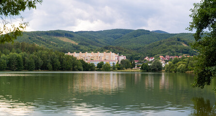 Fototapeta na wymiar Houses at lake Priehrada Kanianka, Slovakia.