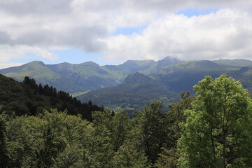 Fototapeta na wymiar paysages d'Auvergne