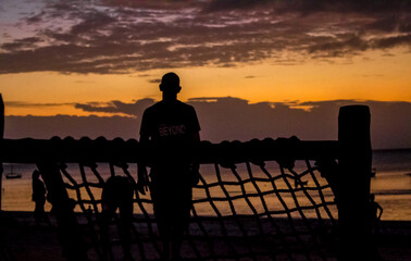 Obraz premium silhouette of a man on a bench