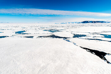 Obraz premium Ice landcape on the water in Arctic
