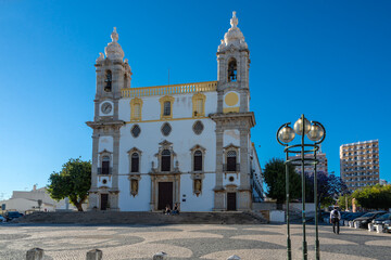 Igreja de Nossa Senhora do Carmo e Capela dos Ossos. Iglesia de Nuestra Señora del Carmen y Capilla de los Huesos en Faro, Portugal