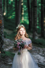 Obraz na płótnie Canvas Wedding fashion bride with bouquet in hands