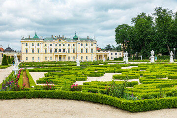 Białystok Podlasie pałac park branickich zamek ogród krzewy