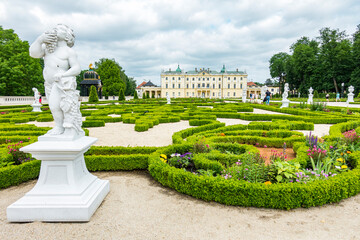 Białystok Podlasie pałac park branickich zamek ogród krzewy rzeźba