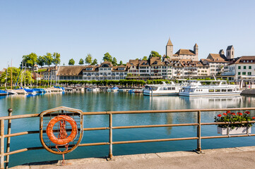Rapperswil, Zürichsee, Schloss, Seeufer, Hafen, Altstadt, Altstadthäuser, Schlossberg, St. Johann, Kirche, Stadt, Seerundfahrt, Rapperswil-Jona, Seedamm, Holzbrücke,  Sommer, Schweiz