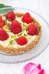 Tartelette crue à la fraise et à la pistache