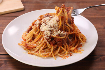 ボロネーゼをフォークで持ち上げたシーン