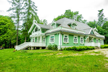 Białowieski Park Narodowy Białowieża Podlasie Drewniany dom stary architektura zieleń - obrazy, fototapety, plakaty