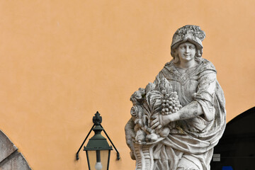 Fototapeta premium statue of woman